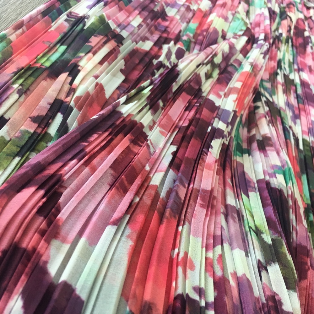 St. John Brigitte floral printed pleated dress 16 - Picture 5 of 5